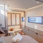 FOUNTAINE PAJOT POWER 67 CABINS 02.jpg