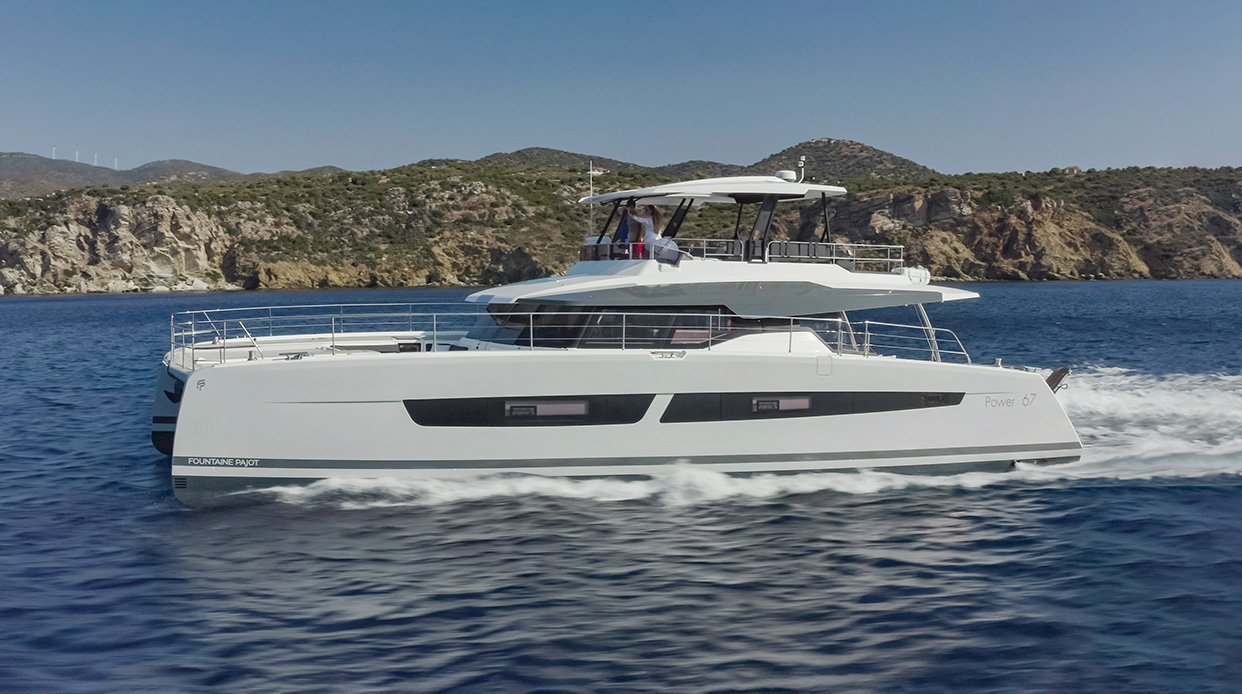 FOUNTAINE PAJOT POWER 67 RUNNING 17