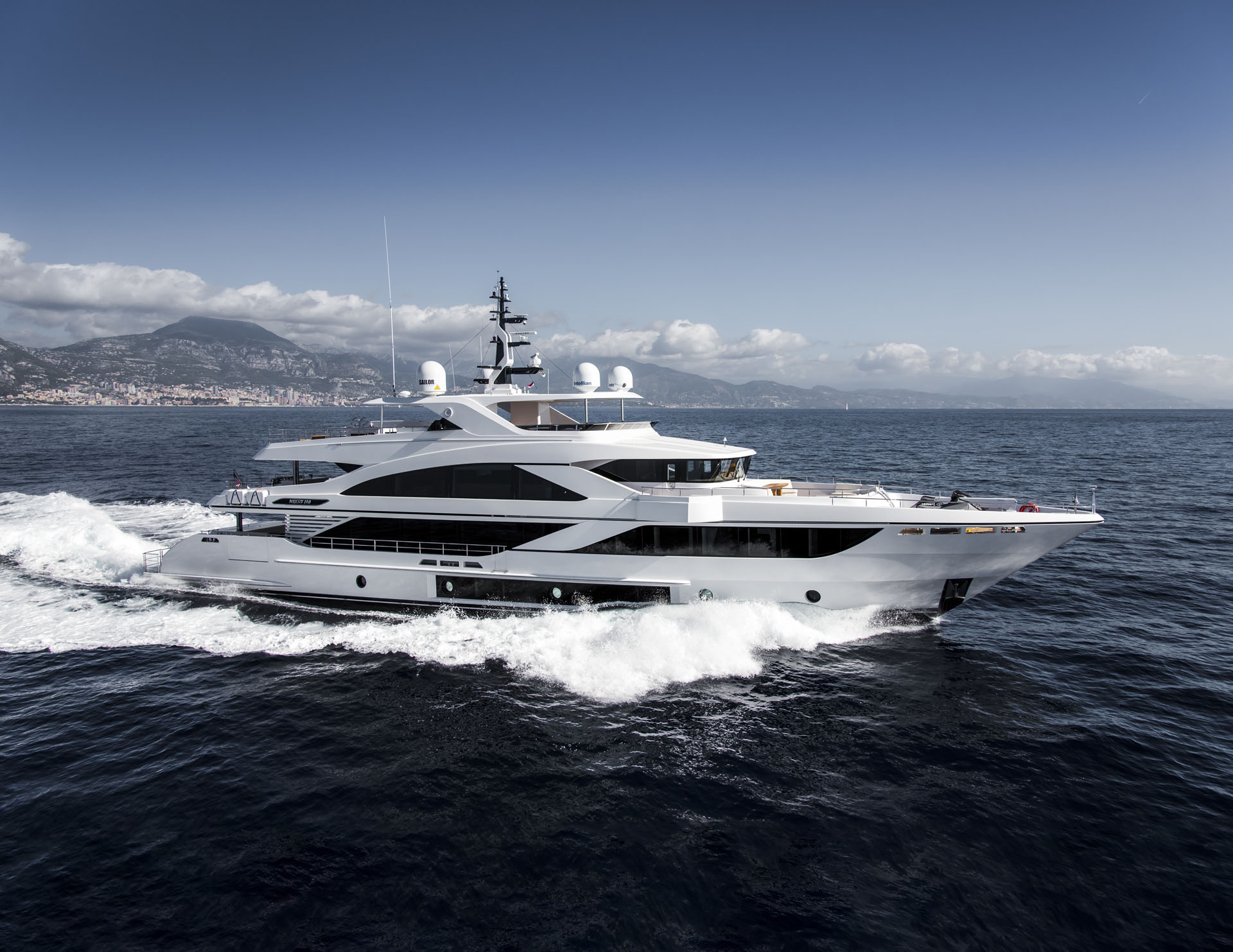 Majesty Yachts | Majesty 140