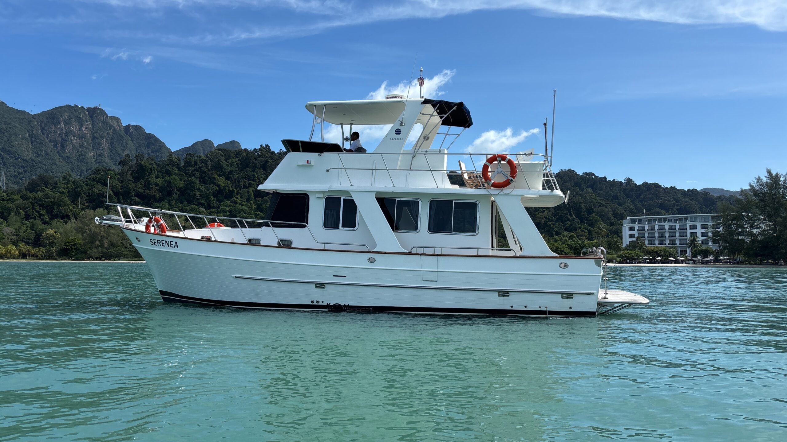 Explorer Motor Yacht 40 Sedan