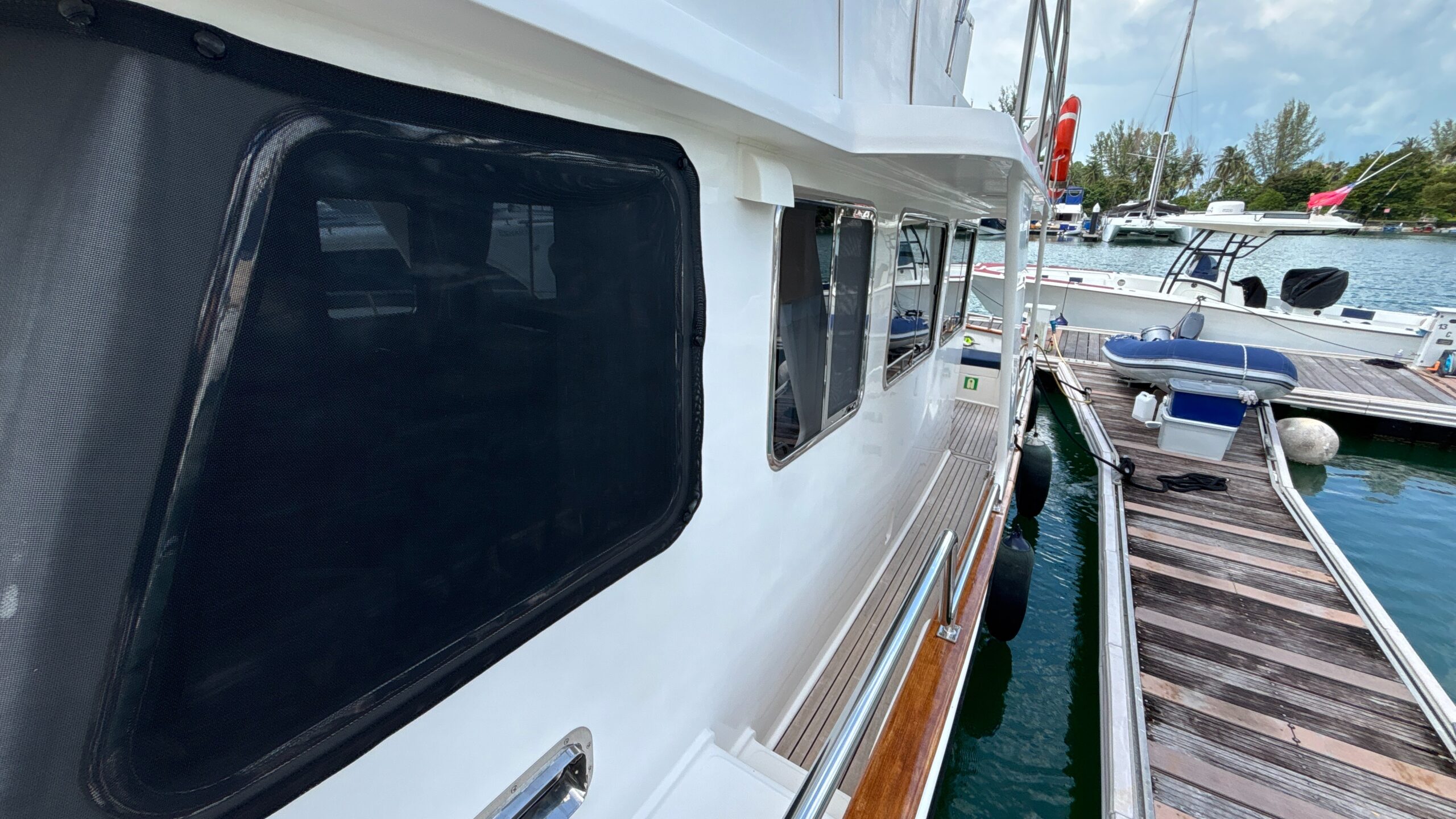 Explorer Motor Yacht 40 Sedan