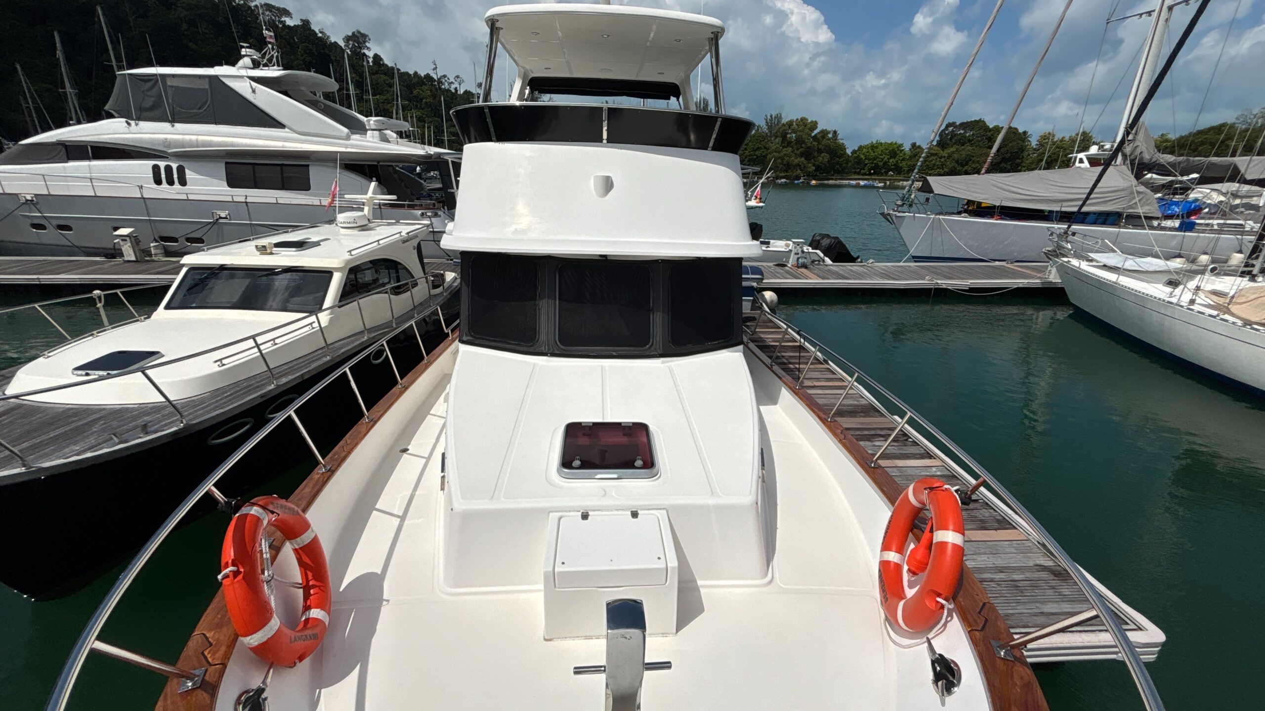 Explorer Motor Yacht 40 Sedan