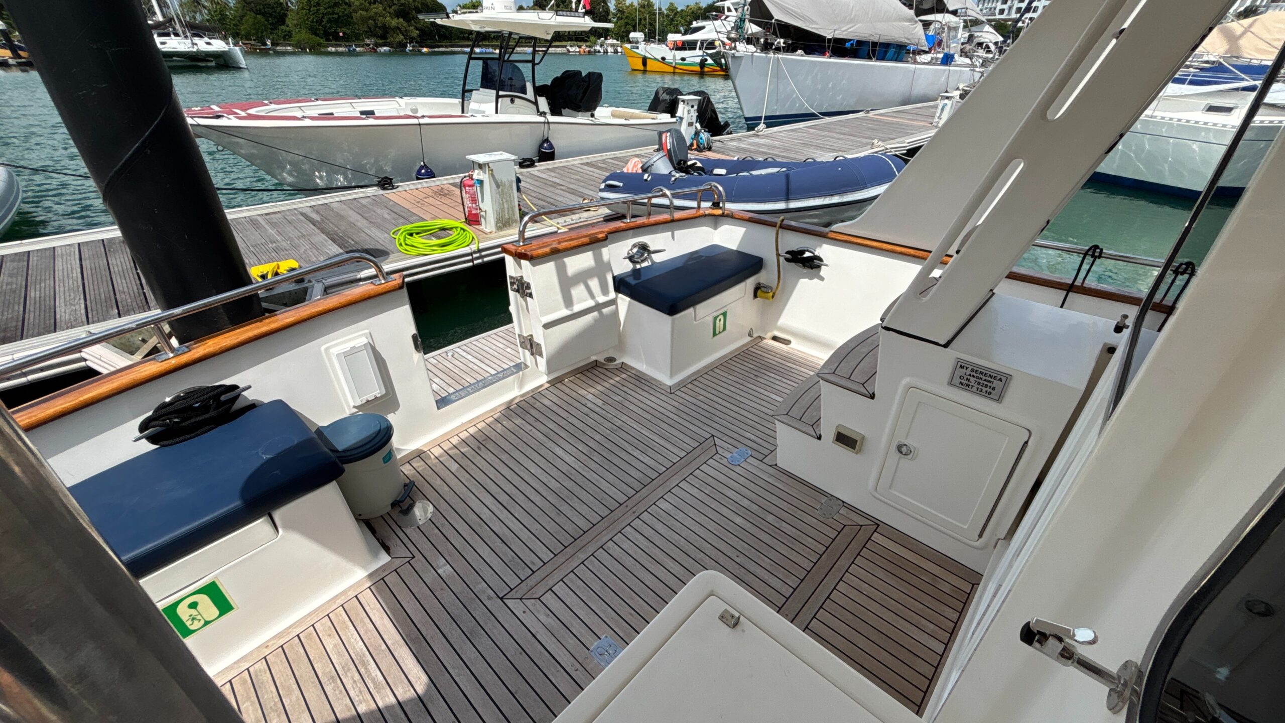 Explorer Motor Yacht 40 Sedan