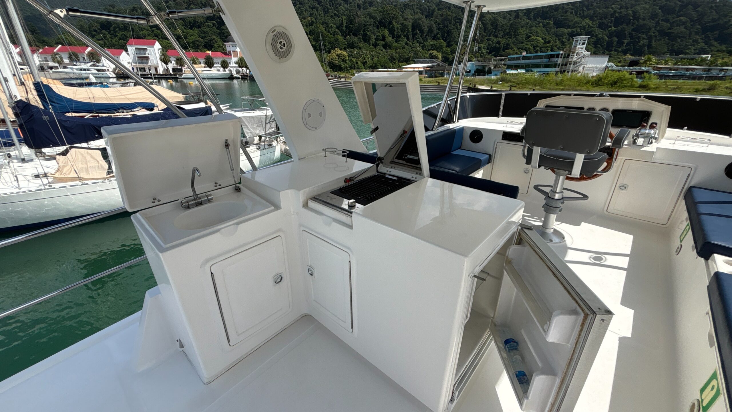 Explorer Motor Yacht 40 Sedan