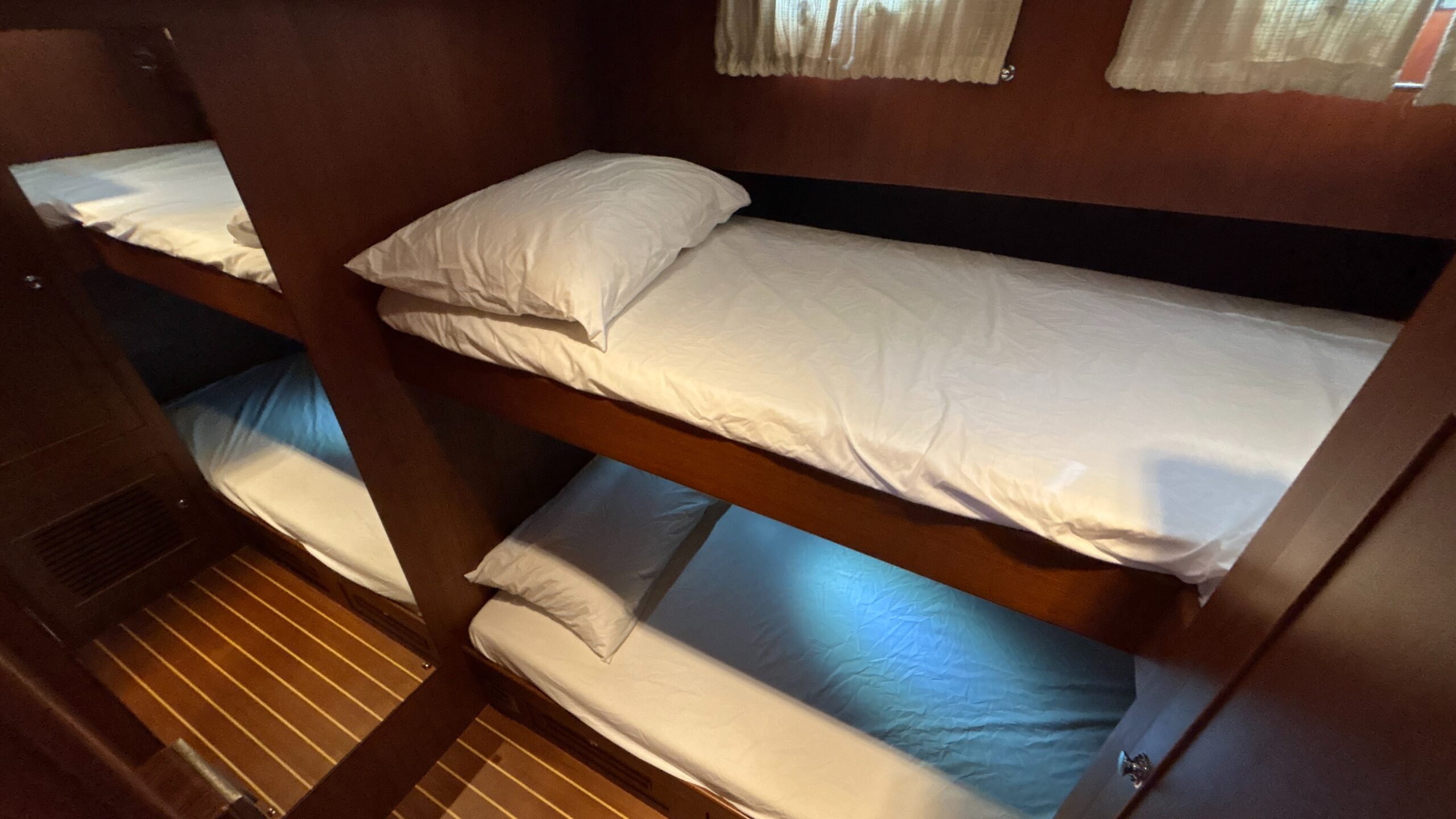 Explorer Motor Yacht 40 Sedan